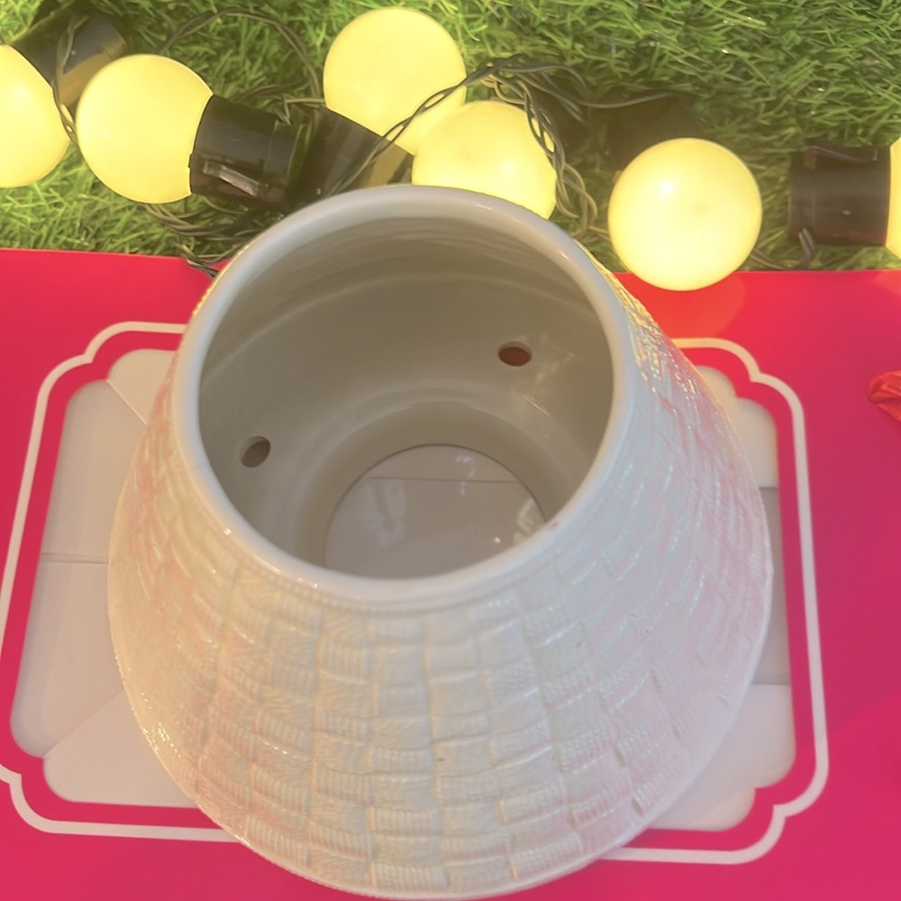 The White Barn Candle Co Ceramic Shade